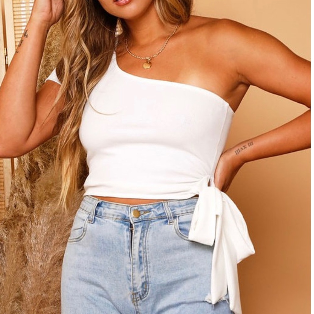 SIDE TIE TOP - Picture 1 of 4
